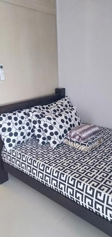 Yhanz Z Sea Residences Pasay Extérieur photo