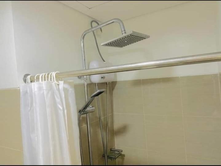 Yhanz Z Sea Residences Pasay Extérieur photo